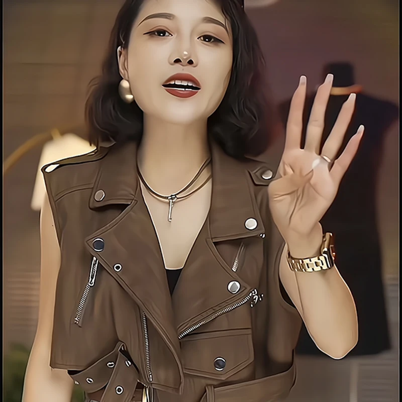 New 2024 autumn design motorcycle leather waistcoat with a sense of high-end. It is a short brown PU workwear vest with a zipper