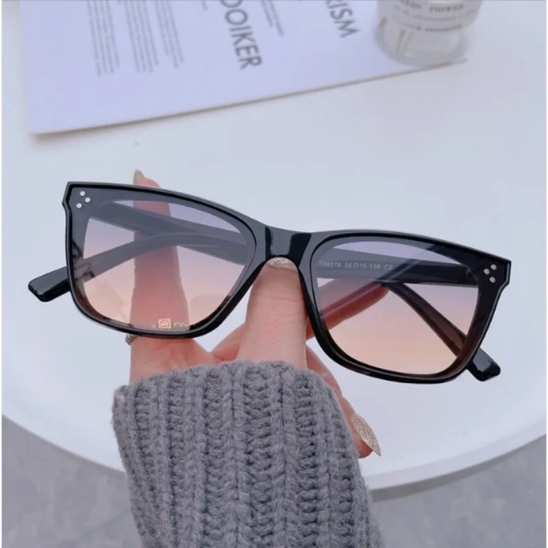 Beliebte Damen-Sonnenbrillen Trend Vintage Rechteckiger Großer Rahmen Quadratische Modische Damen-Brillen
