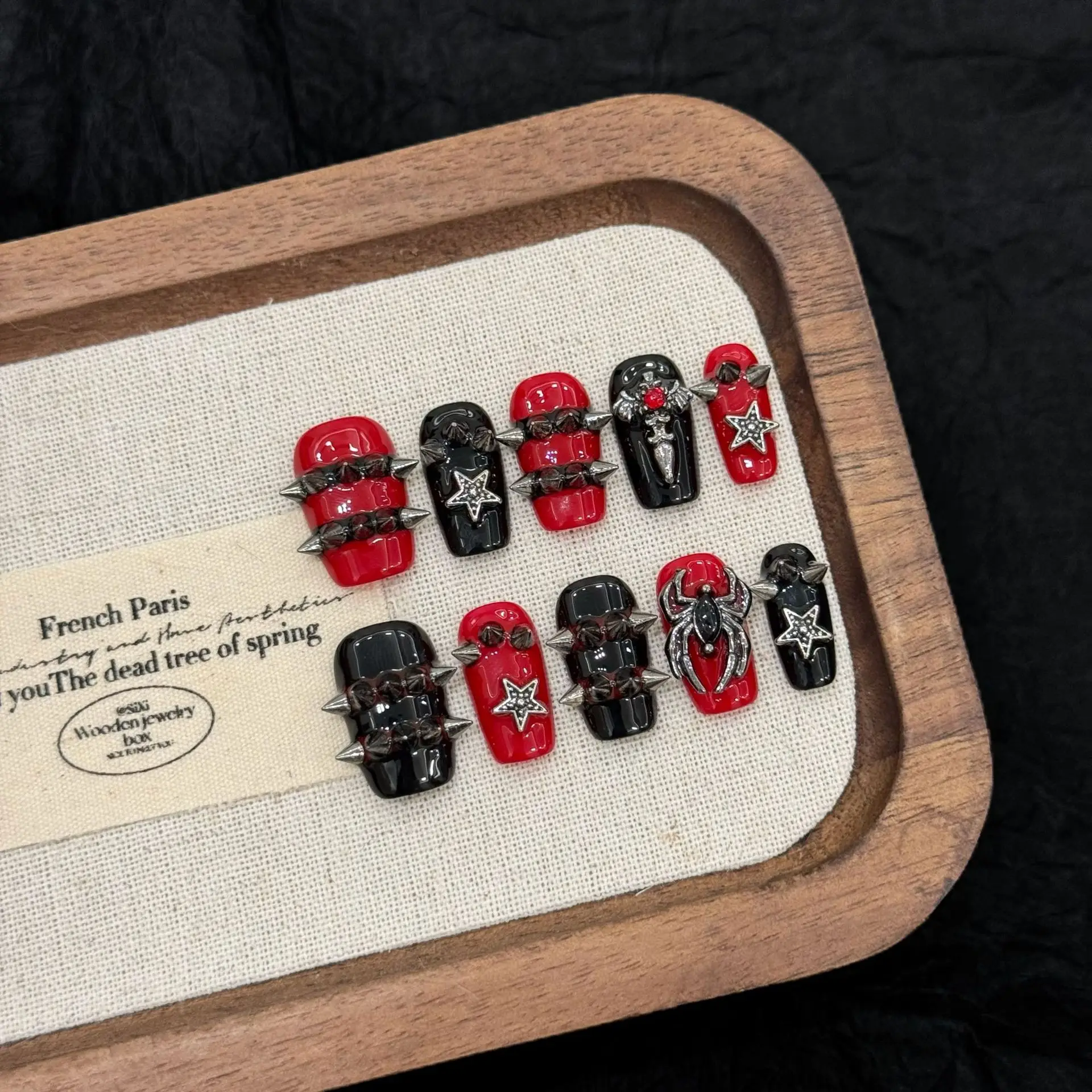 halloween-punk-rock-–-aranha-de-bloco-de-cor-preta-e-vermelha-cravejada-escura-menina-quente-doce-e-picante-10-pecas-exclusivas-de-adesivos-de-unhas-feitos-a-mao