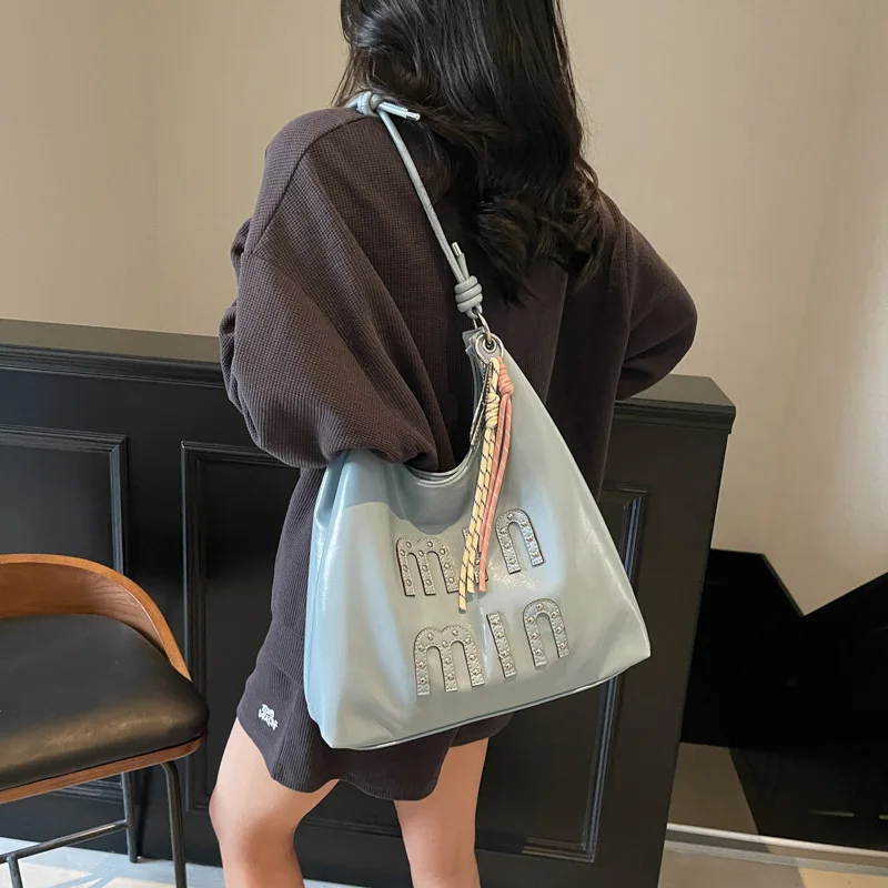 

​​Elegant Shoulder Bag 2025 New for Women, Fashionable Large Tote, Very Spacious Crossbody Purse for School & Casual Use
