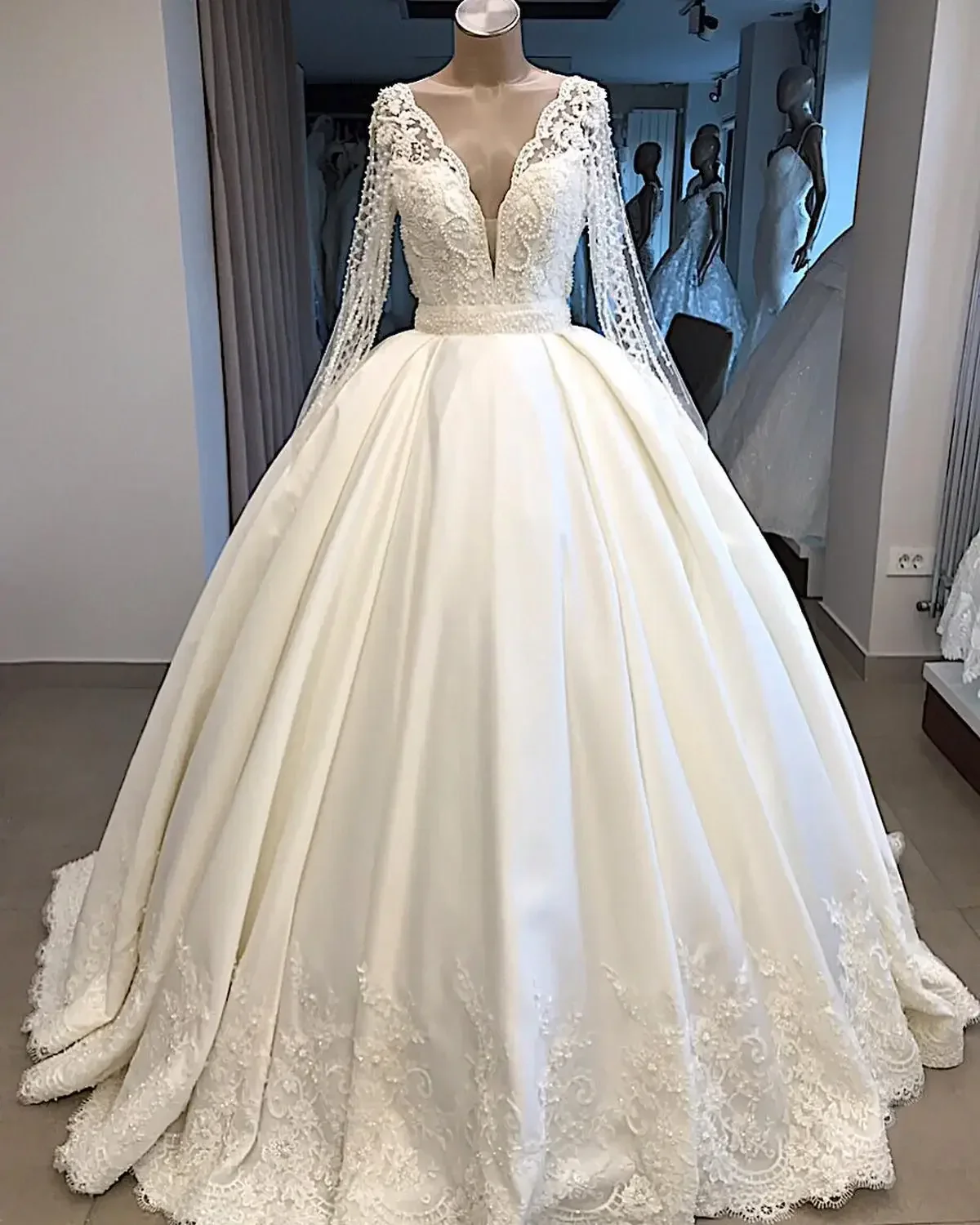 Customized  V Neck Shinny Pearls Lace A-line Wedding Dress Sweep Train Vestidos De Noiva Luxury Full Sleeves Bridal Gown