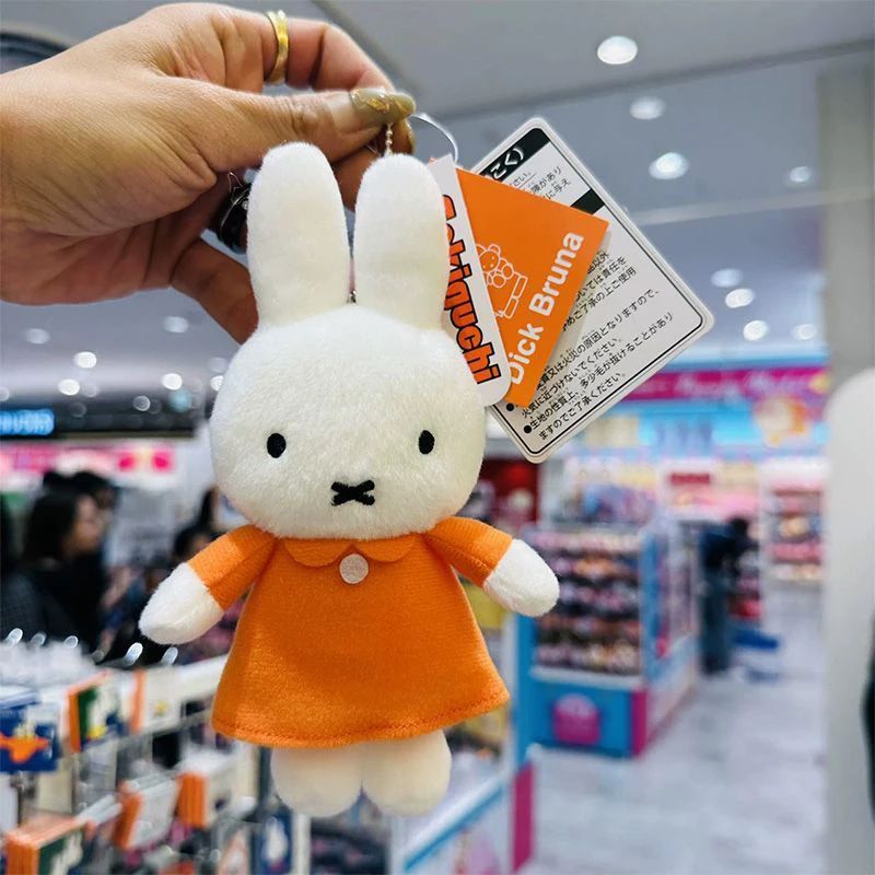귀여운 Miffy 봉제 인형 도파민 만화 인형 장난감 애니메이션 배낭 액세서리 귀여운 매력적인 펜던트 Kawaii 키 체인 소녀 선물