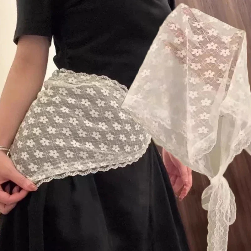 الدانتيل زهرة الجينز تي شيرت الأوشحة عقال أنيقة المرأة الدانتيل زهرة الأبيض الحلو مثلث وشاح Ins نمط الشريط السفر الفني