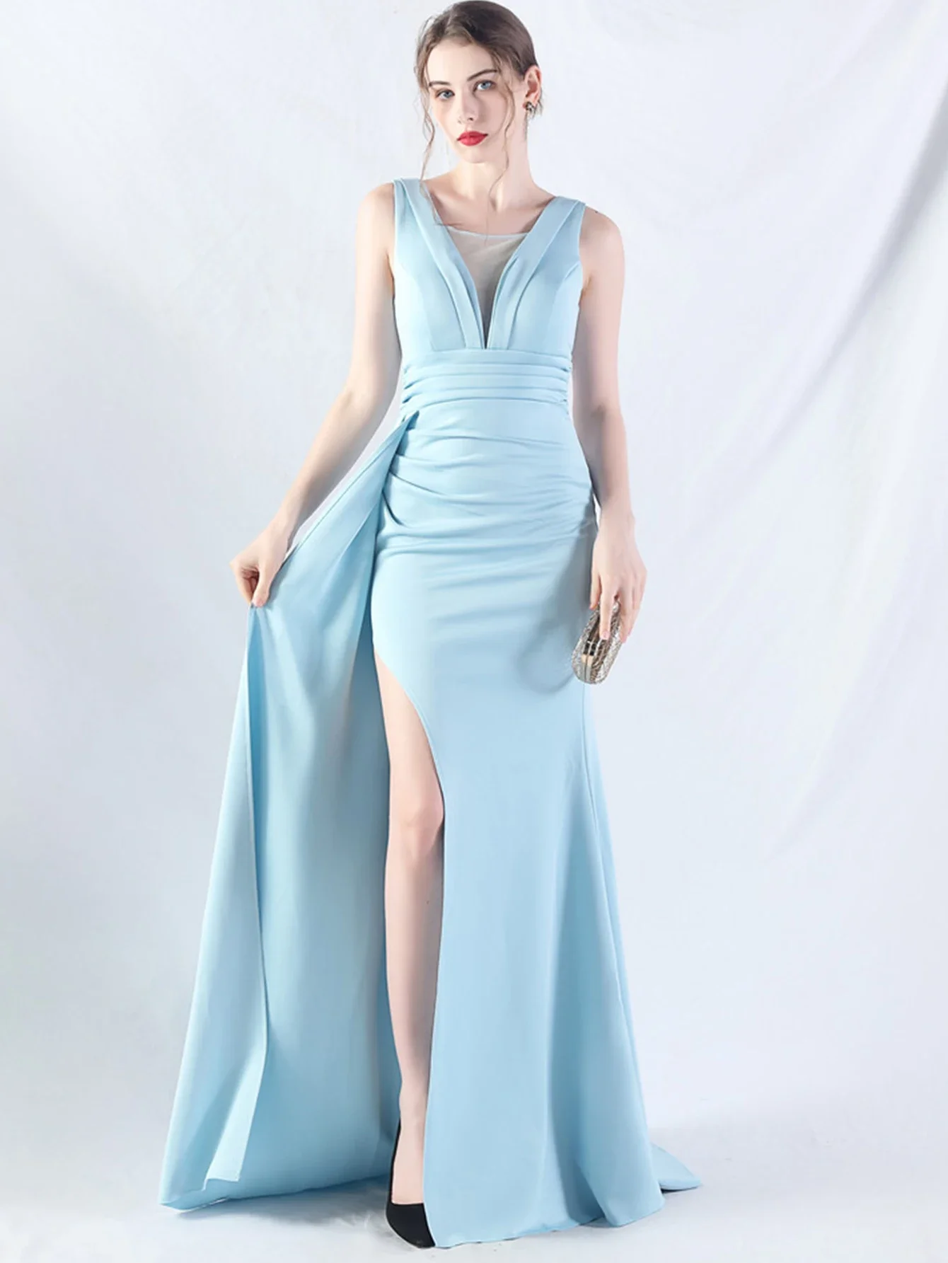 

Simple V Neck Sleeveless Long Satin Maxi Prom Dresses Backless Long Cocktail Wedding Guest Ruched Foraml Evening Gowns vestidos