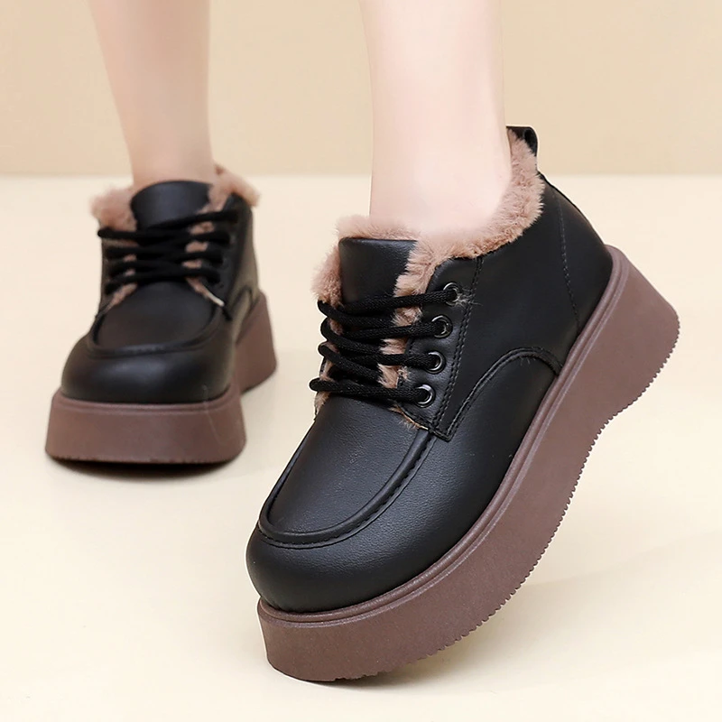 Botas de invierno de algodón para mujer, estilo slip-on, modelo 2026, forradas de lana, cálidas, casuales, versátiles, cómodas para señoras mayores, para comercio transfronterizo.