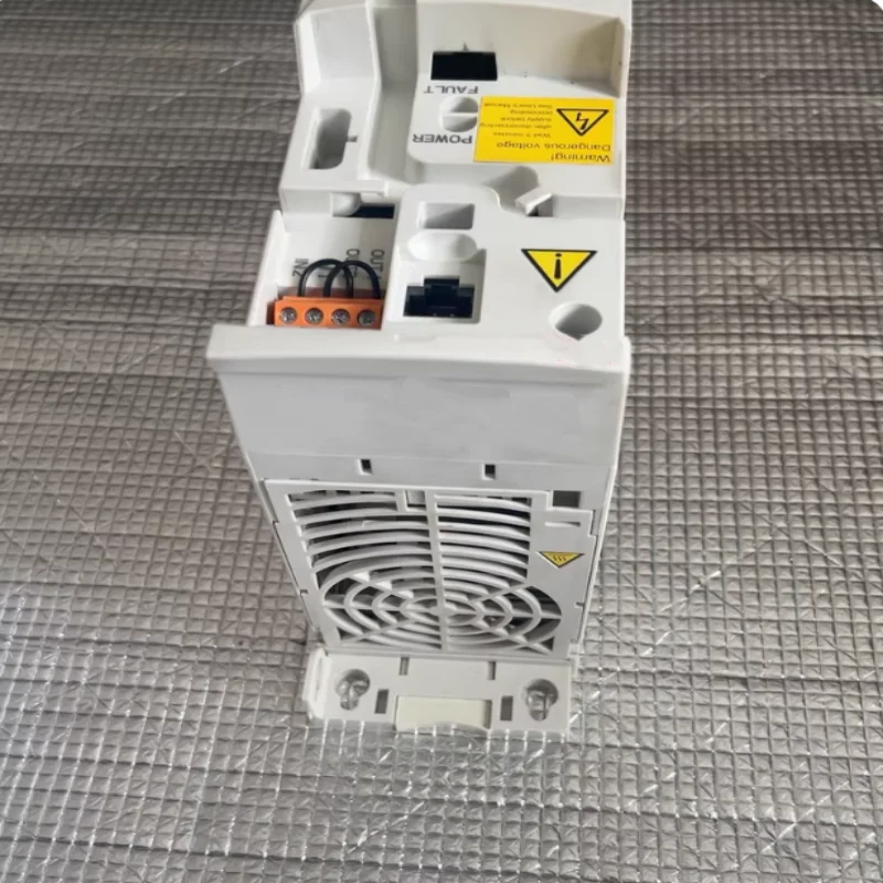 

Совершенно новый оригинальный привод переменной частоты ACS355-01E-06A7-2 ACS355-01E-07A5-2 ACS355-01E-09A8-2 ACS355-03E-02A4-2