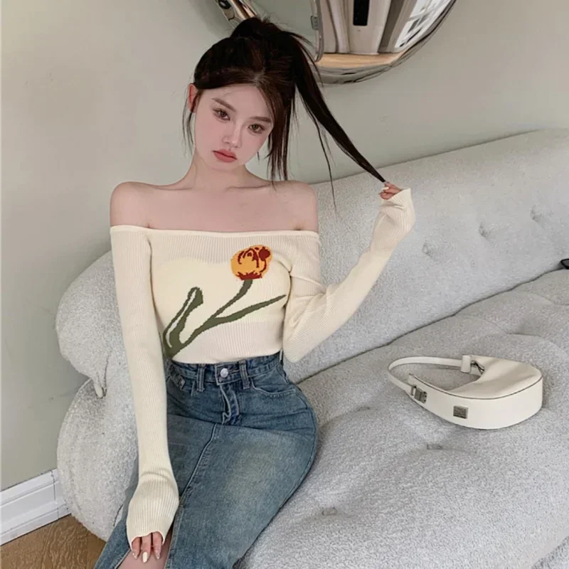 Atasan rajut pendek seksi musim gugur untuk wanita sweter ramping motif bunga antik jumper bahu terbuka lengan panjang seksi manis