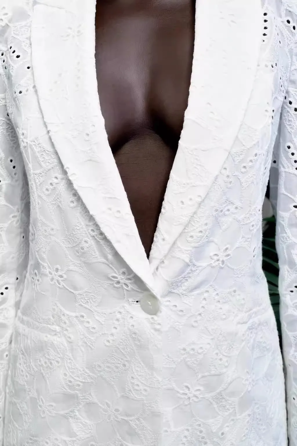 春夏 レディース 刺繍入り 透かし彫り スーツジャケット 多用途 ショートパンツ セット カジュアルスタイル 長袖 フォーマルネックライン