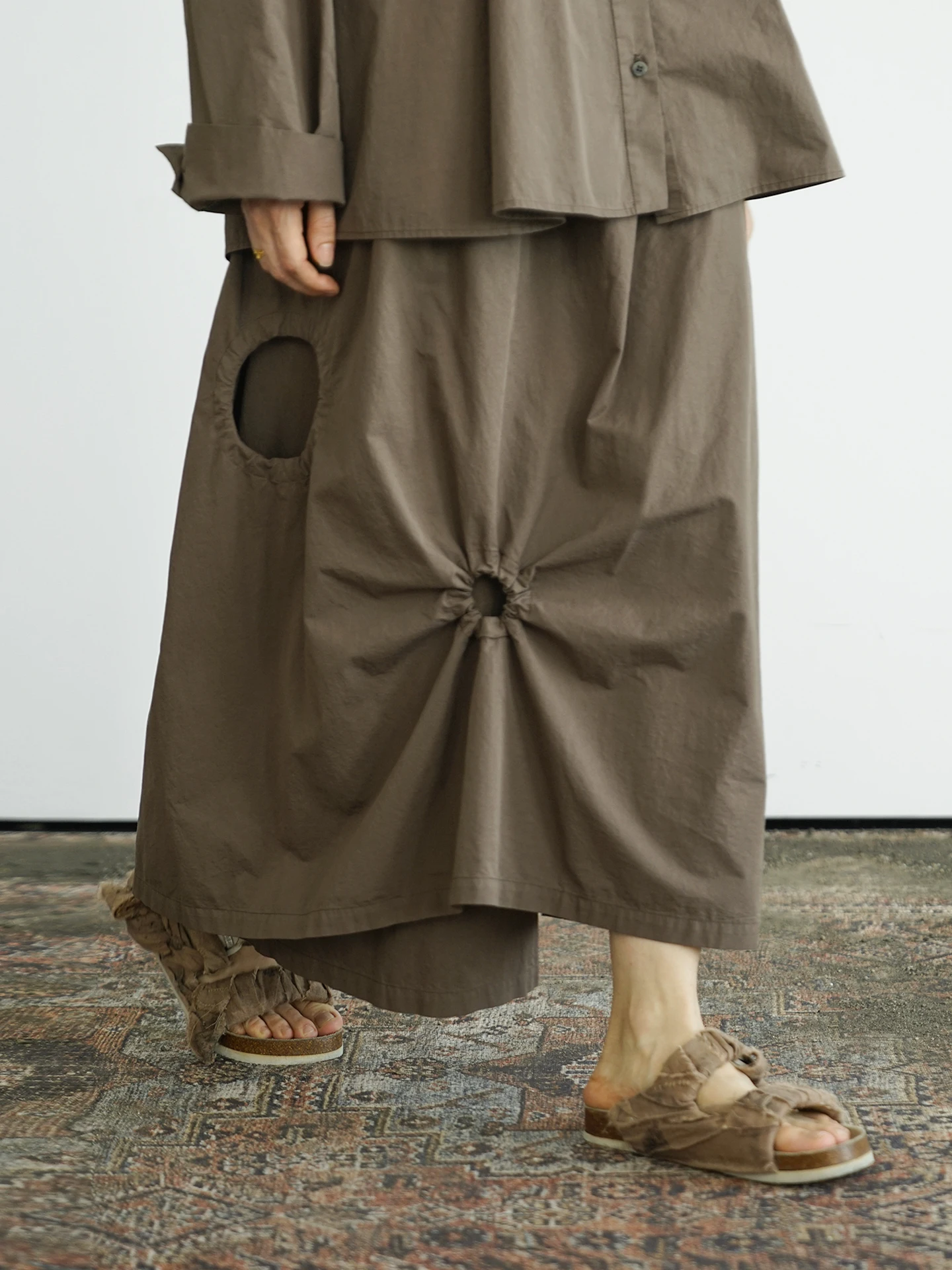 

Women's Cotton Asymmetrical Pleated Skirt Spring 2026 Casual Sle mid Waist Loose Fit Tourist Scenarios Paper Texture Feel