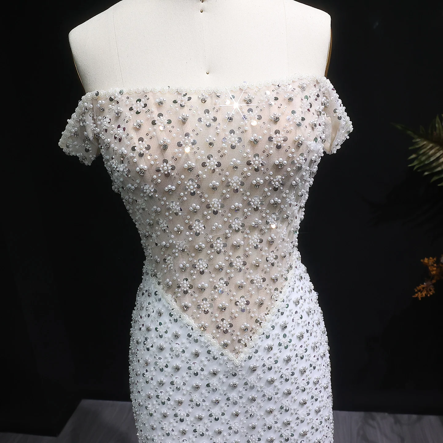 Sharon Said Arabisches Weißes Meerjungfrauen-Abendkleid, schulterfrei, mit Pailletten und Perlen verziert, Damen-Hochzeitskleid, SS610, maßgeschneidert. – Detail 8