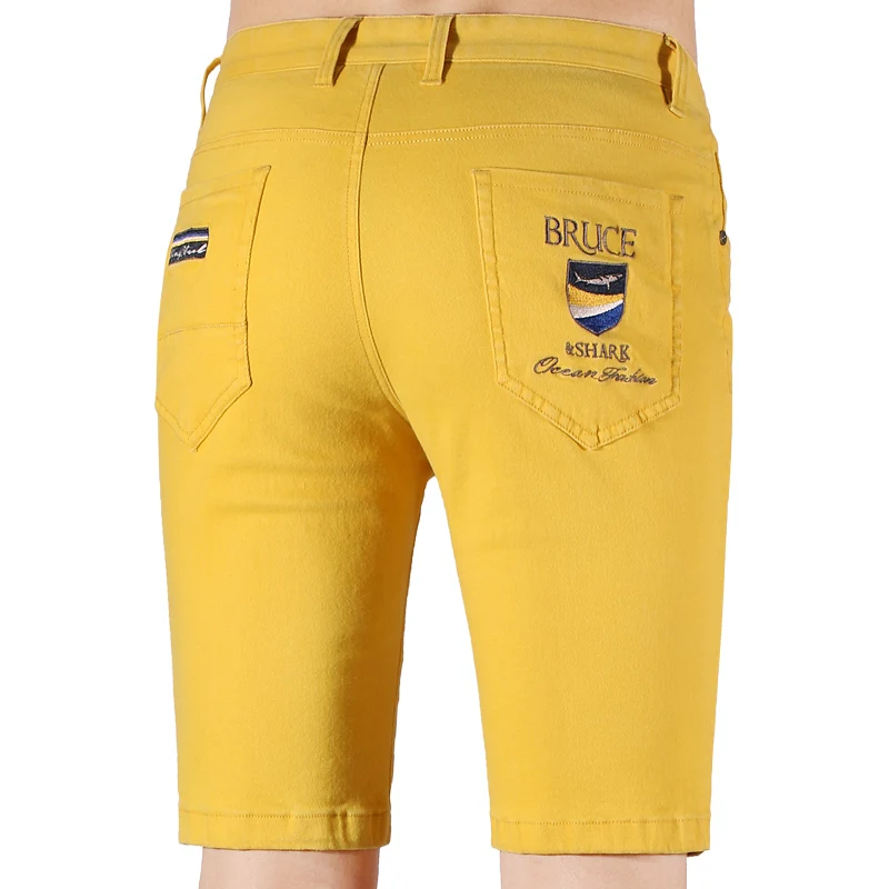 New Summer Men‘s Yellow Jeans Shorts Fashion Embroidery Bruce&Shark Straight Stretch Denim Shorts Men Ripped Knee Length Jeans