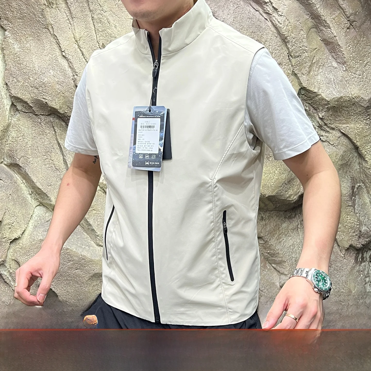

Outdoor Golf Series Lightweight Waterproof Windproof Men's Vest Zipper Glueing Polyester Fiber Stand Fit American Casual