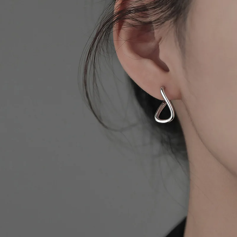 2024 New Korean Silver Color Hoop Earrings for Women Trend Vintage Geometric Irregular Dislocation Ear Studs Earring Jewelry