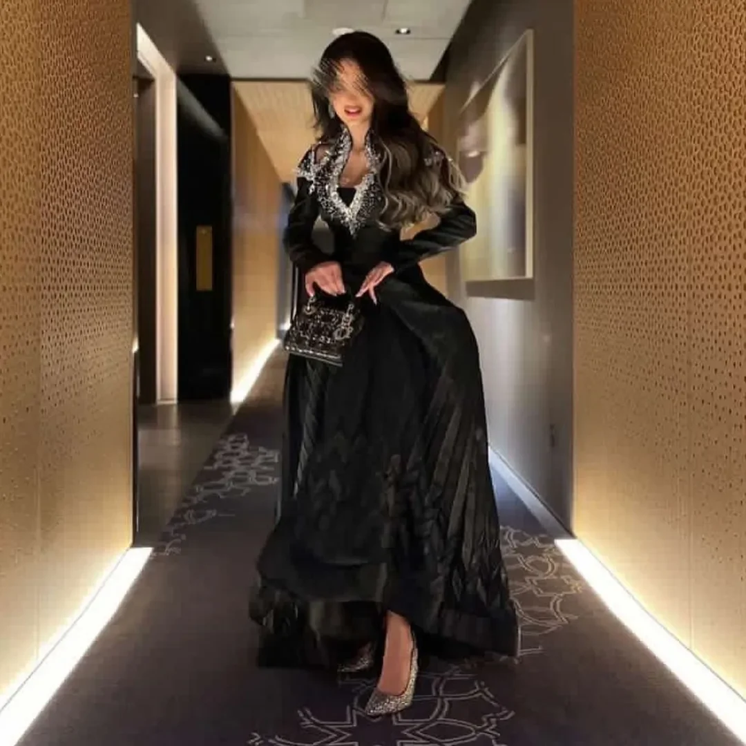 Saudi Arabia Prom Dresses Black Satin Beadings Evening Dresses Long Sleeves Pleated Floor Length Women's Formal Occasion Party