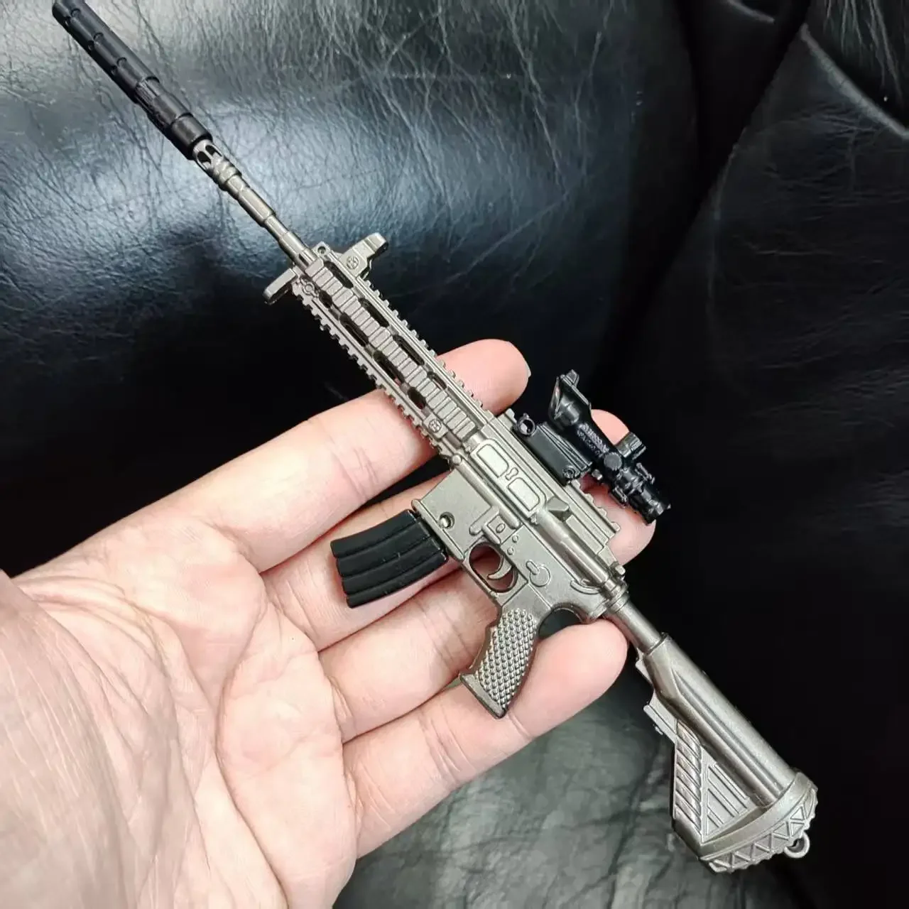 Mini M416 Model karabinu Alloy 20CM Model pistoletu PUBG Jedi Zabawka Pistolet Fidget Zabawka Ozdoba na biurko dla chłopca Dorośli Prezent świąteczny