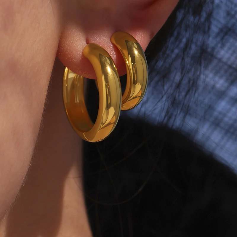 Nivora 18 Karat vergoldete, polierte, glatte Damen-Creolen, hochwertiger, hypoallergener Edelstahl-Ohrring für Damenschmuck