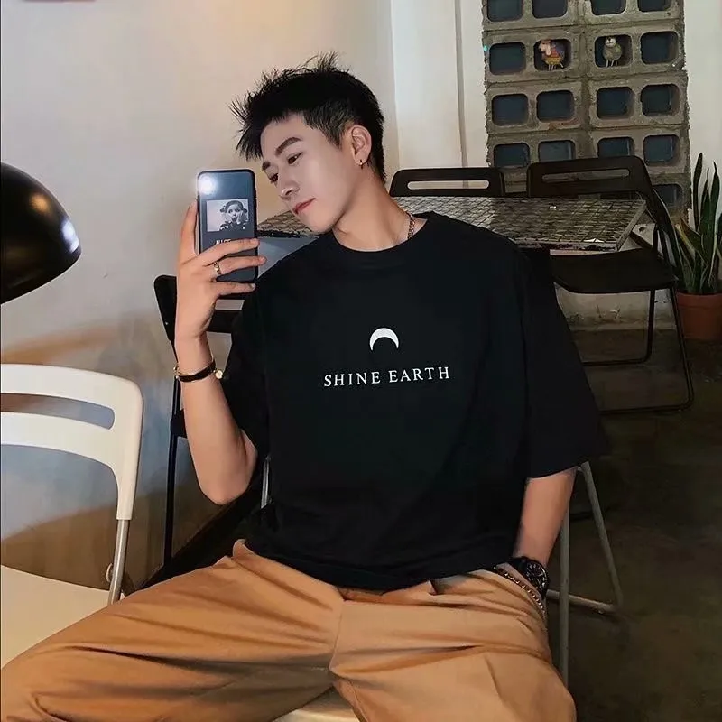 【M-8XL 】2026 New Men's Simple T-shirt Moon Letter SHINE EARTH Print Casual Loose Black Short Sleeve Tee