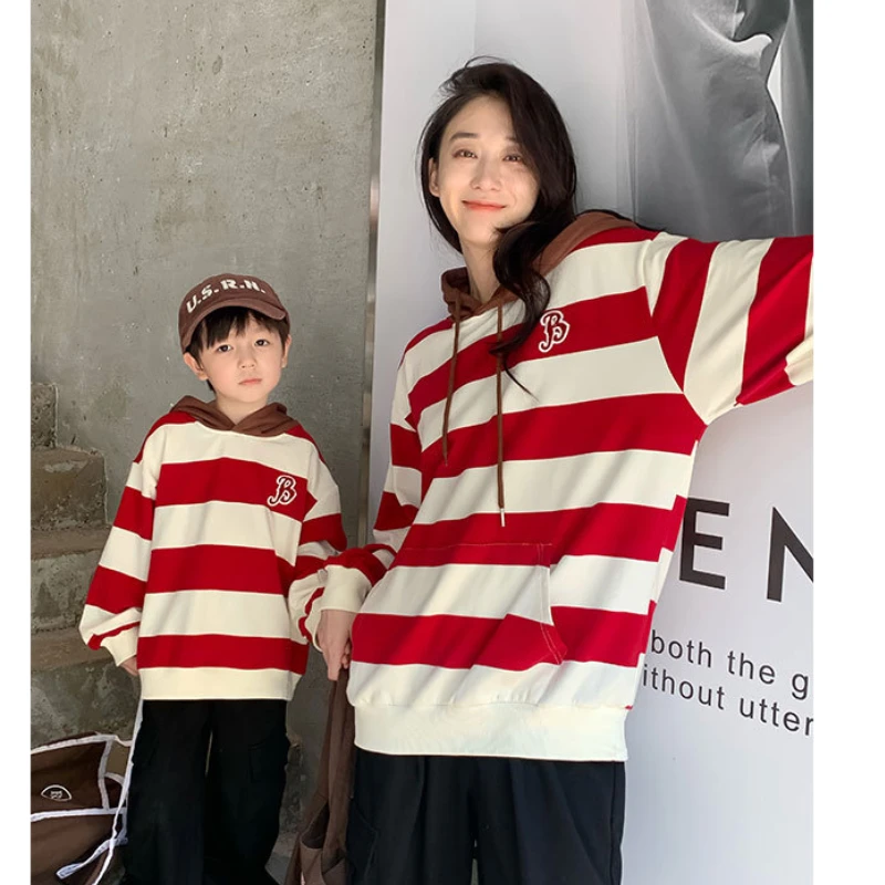 Mom and Son Matching Hooded Sweatshirts Fashion Mother Daughter Same Clothes Mummy and Me Hoodie 2023 Korean Children\'s Clothing