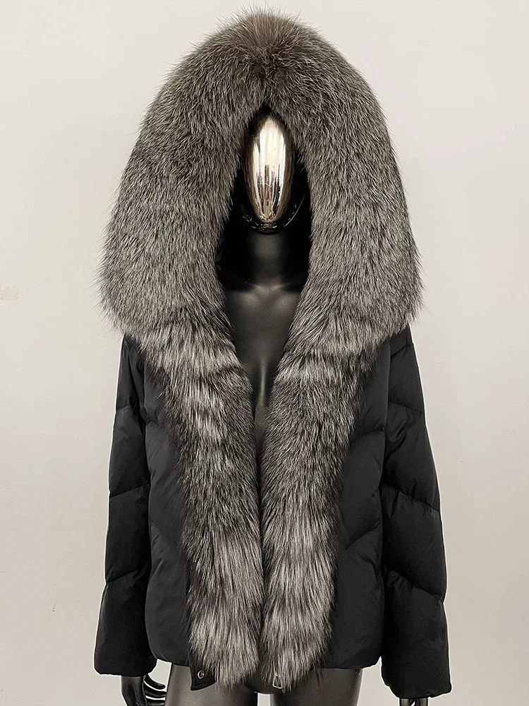 เสื้อแจ็คเก็ตฤดูหนาวปี 2025 สำหรับผู้หญิง ขนสุนัขจิ้งจอกแท้ ปกคอแบบมีฮู้ด ทรงสั้น หนา อุ่น สวมใส่สบาย  เสื้อโค้ทขนเป็ดสีขาว