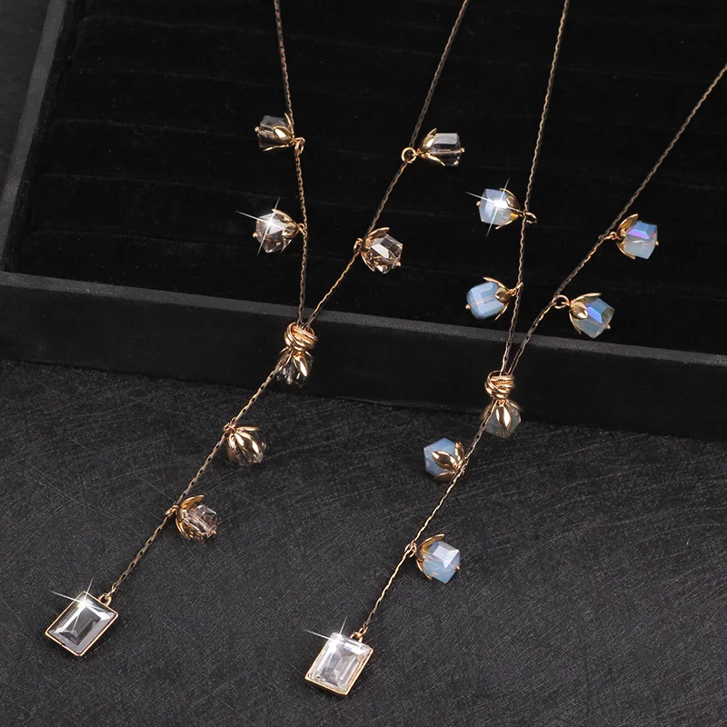 

The new crystal sweater chain for autumn and winter is a long and versatile crystal necklace for ladies