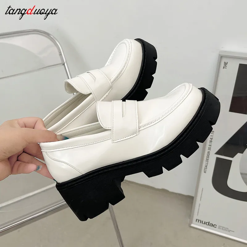 2024 Chunky Loafers For Women Leather Platform Shoes Round Toe Casual Shoes Ladies British Style Slip On heels Black white