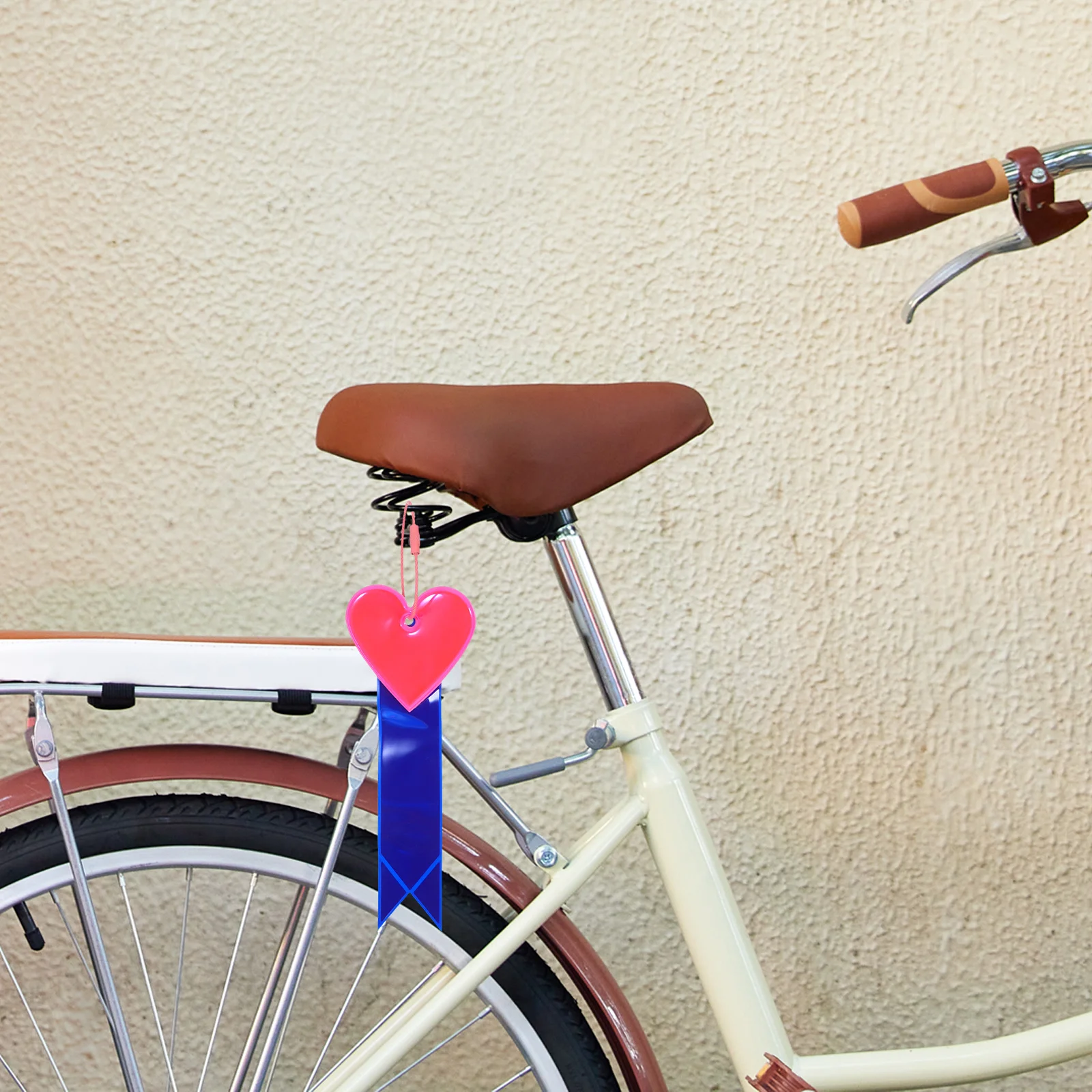 

4pcs Reflective Cycling Gear High Visibility Night Reflector Pendants Bike Riding Straps Safety Decoration Lightweight Portable