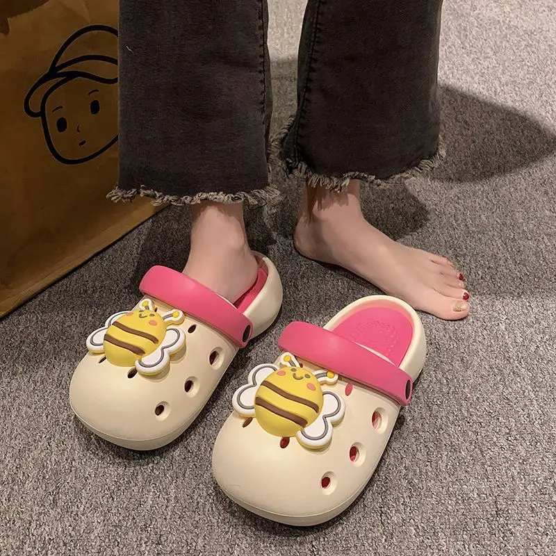 

Thick-soled hole shoes women's summer 2024 new outer wear seaside beach cute cartoon little bee bag head sandals