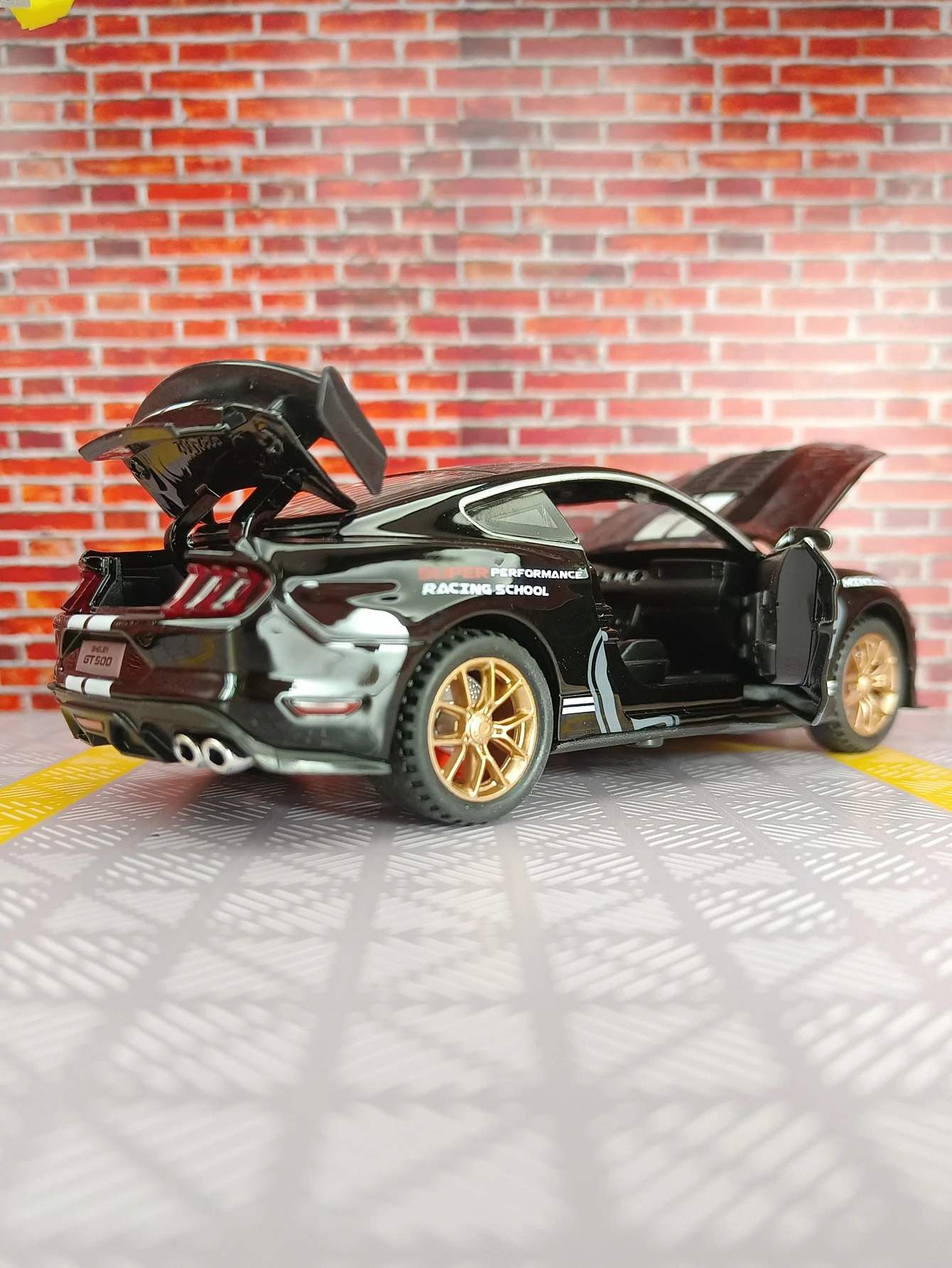 Simulación 1:32, modelo de supercoche de aleación Ford Mustang GT500, puertas y capó de motor, maletero se puede abrir