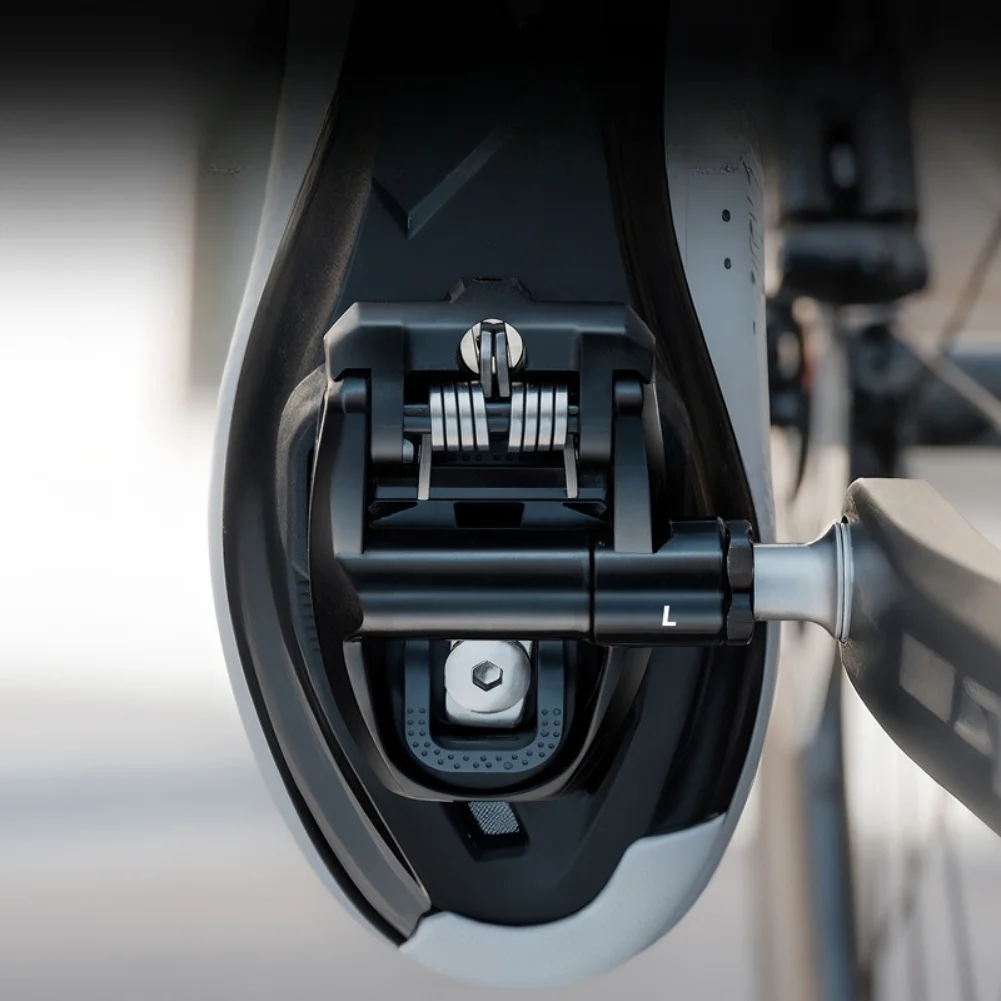 

Блокирующая педаль с 3 гладкими подшипниками и накладками для шоссейного велосипеда, совместимая с системой улучшения передачи энергии и кадции.