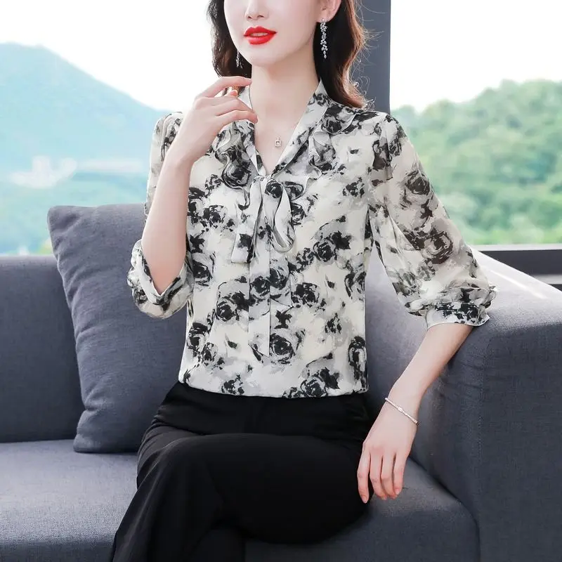 2024 Summer New Fashion Age Reducing Top Women\'s 3/4 Sleeve Fragmented Flower Intellectual Chiffon Shirt Loose and Elegant Versa