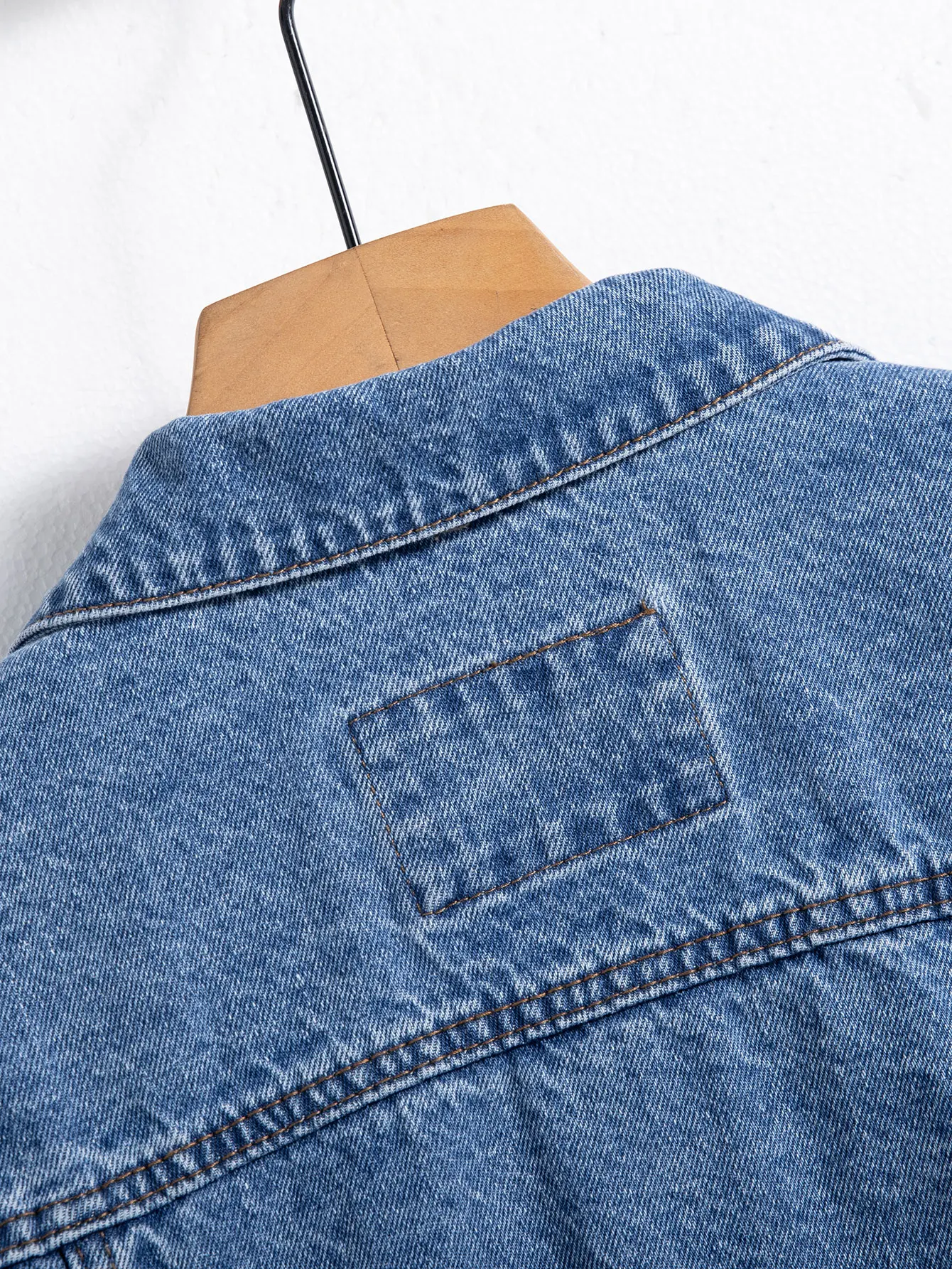 Herren Blaue Jeansjacke für Frühling und Herbst. Multi-Pocket-Design. Normale Größe im Stylischen Street-Casual-Look. – Detail 6