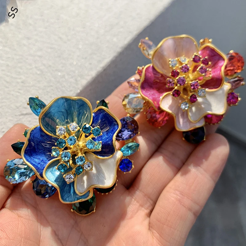 Vintage Corsage with Multi-layer Camellia Peony Brooch Pin Luxury Colorful Crystal Flower Accessories Jewelry as Gift to Friend