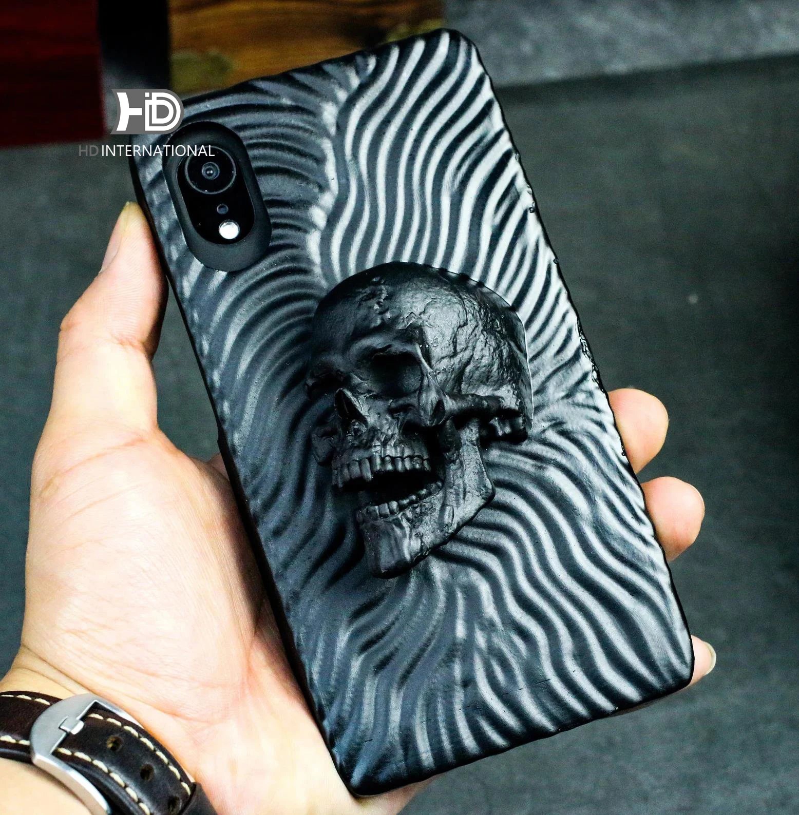 iPhone13phone case, skull phone case,resin phone case,3D three-dimensional phone case,all phone models can be customized,handmad