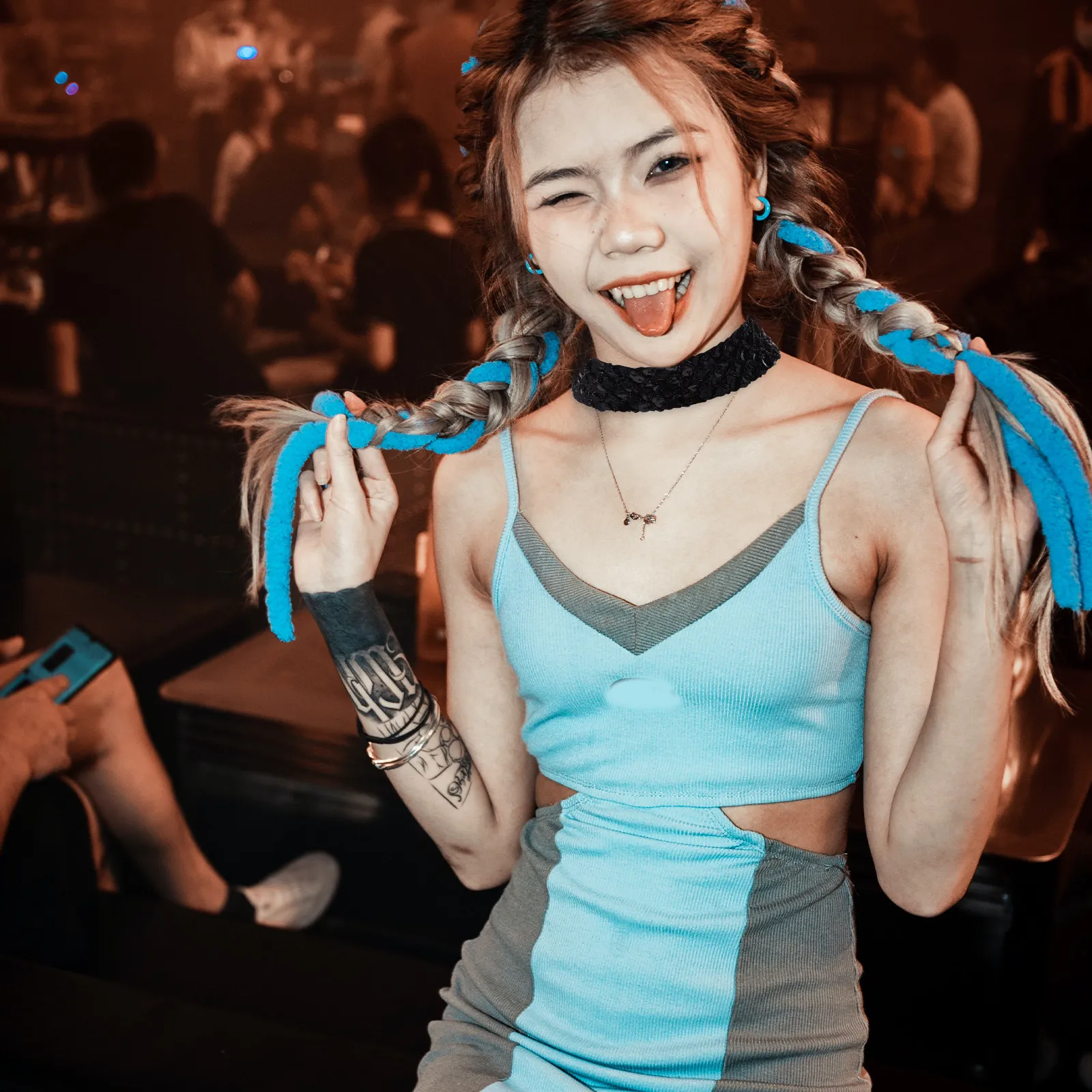 

2 шт. ожерелья-чокеры с пайетками для женщин: элегантные, привлекательные, эффектные украшения для свиданий, ужинов, танцев, фестивалей, костюмов, декора, подарков