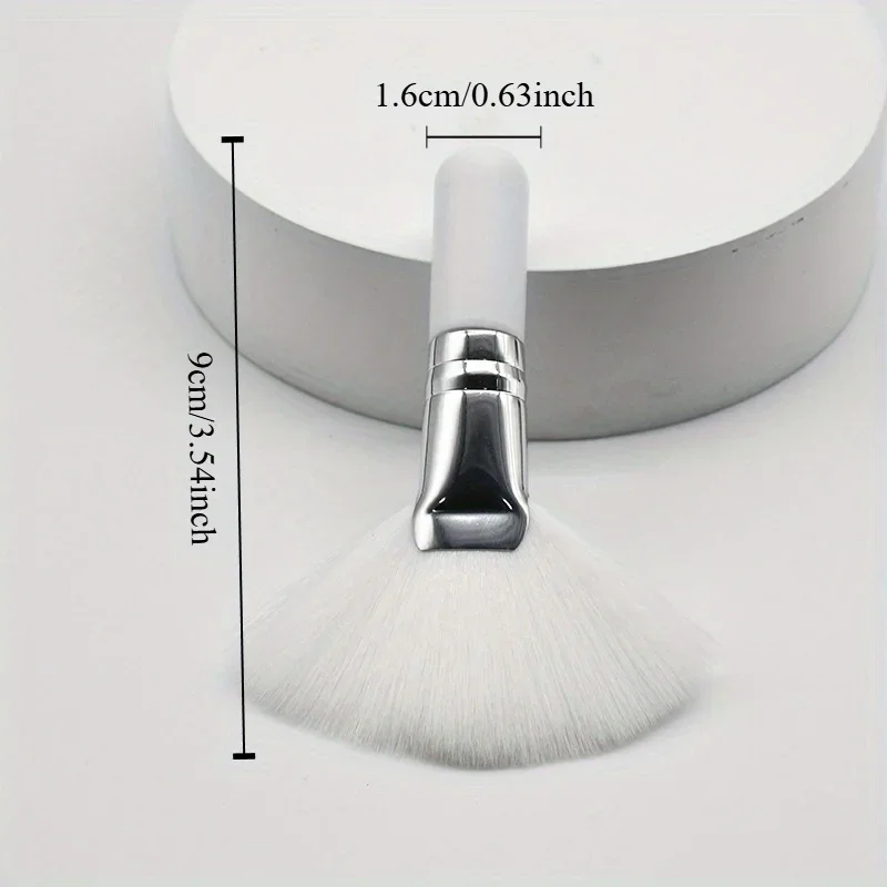 1pc Deluxe Fan-Shaped Makeup Brush - Soft, Perfect for Normal Skin Types, Mini Facial Foam Applicator for Precise Beauty Routine