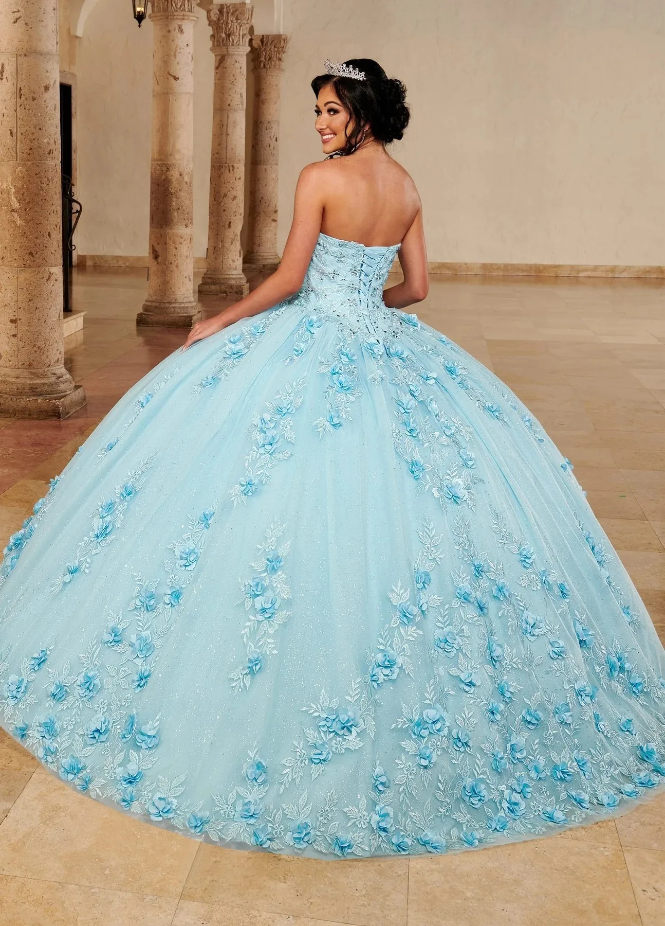 Lilla charo Quinceanera abiti Ball Gown Cap Sleeves Tulle Appliques in rilievo Puffy Mexican Sweet 16 abiti 15 Anos