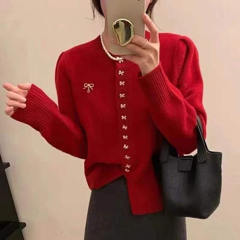 Cardigan rouge avec bouton papillon pour femme, nouveau style coréen, pull amincissant, manteau du nouvel an, haut de Noël, printemps, automne