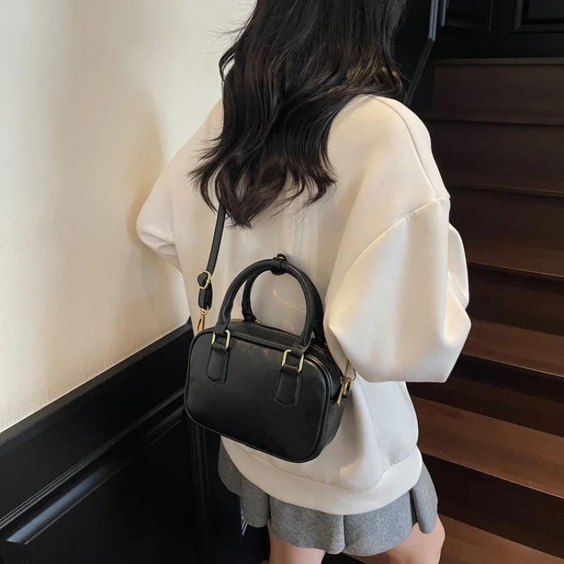 

High-End Luxury Brand Ladies Crossbody Bag Leather Famous Designer Elegant Fashionable Stylish Accent Daily Vintage Bag​