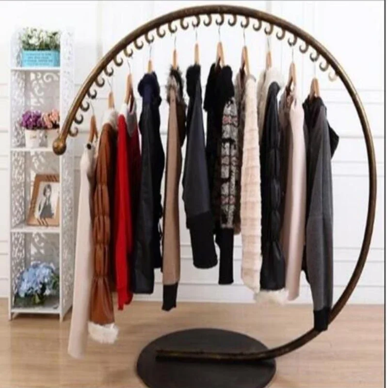 

Iron clothing rack Arc-shaped island frame Floor-standing clothing display rack Clothing store shelves C-type hangers