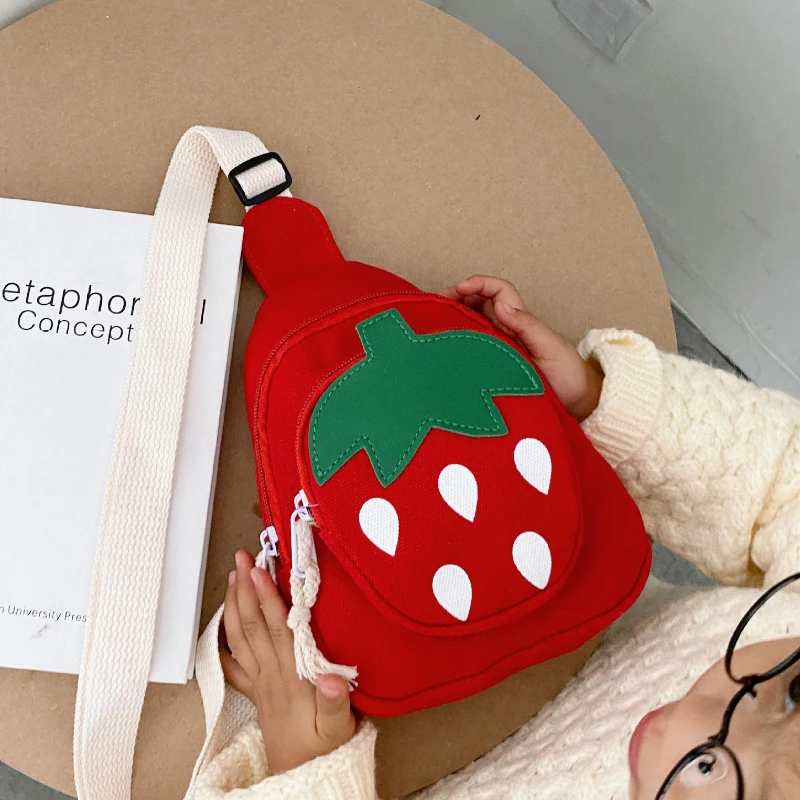 Leisure Children Shoulder Chest Bag Cute Strawberry Pattern Kids Messenger Bags Outdoor Boys Girls Zipper Wasit Pack Crossbody