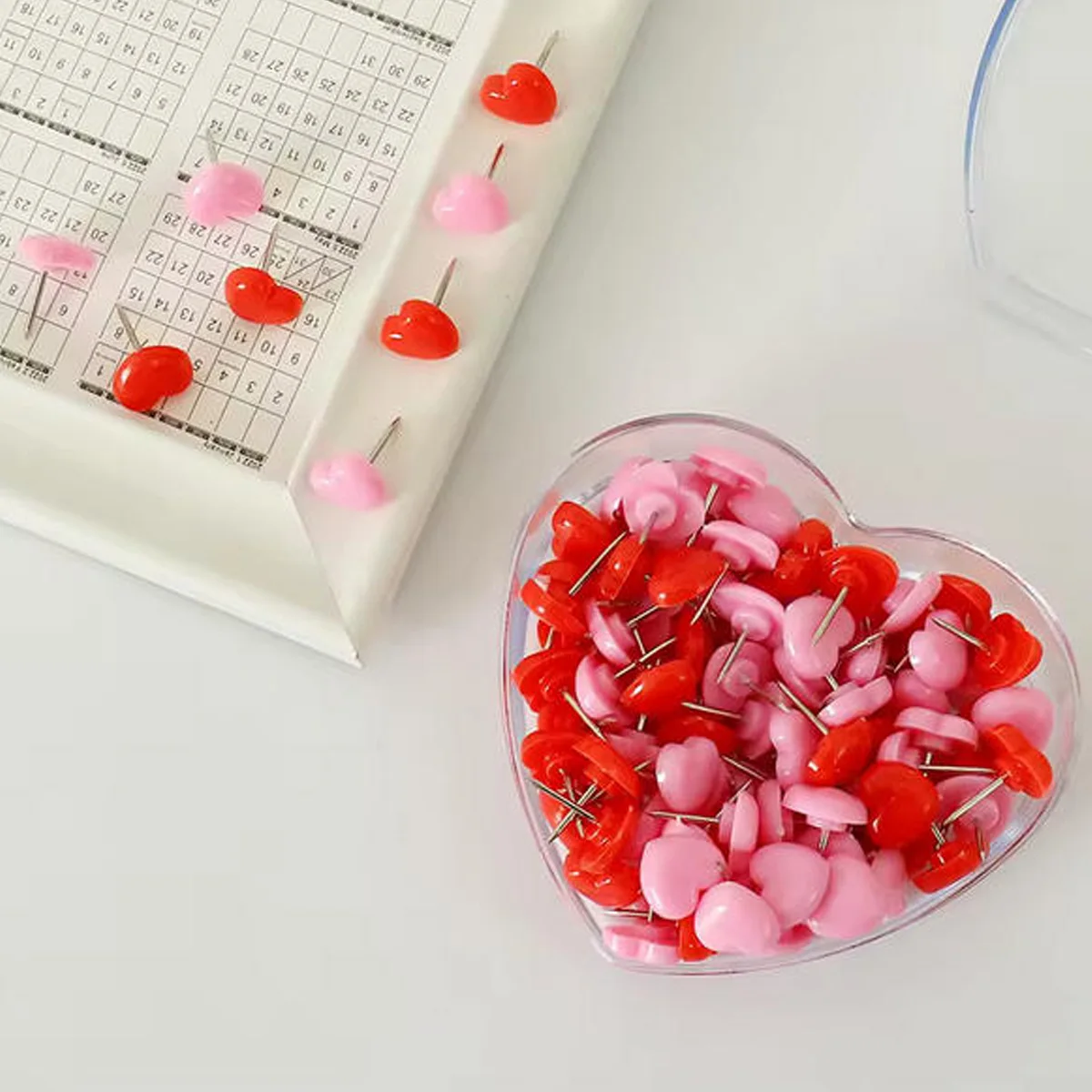 50個入り ハート型プッシュピン プラスチック製画鋲 コルクボード オフィス 学校 文房具 ラブボックス付き