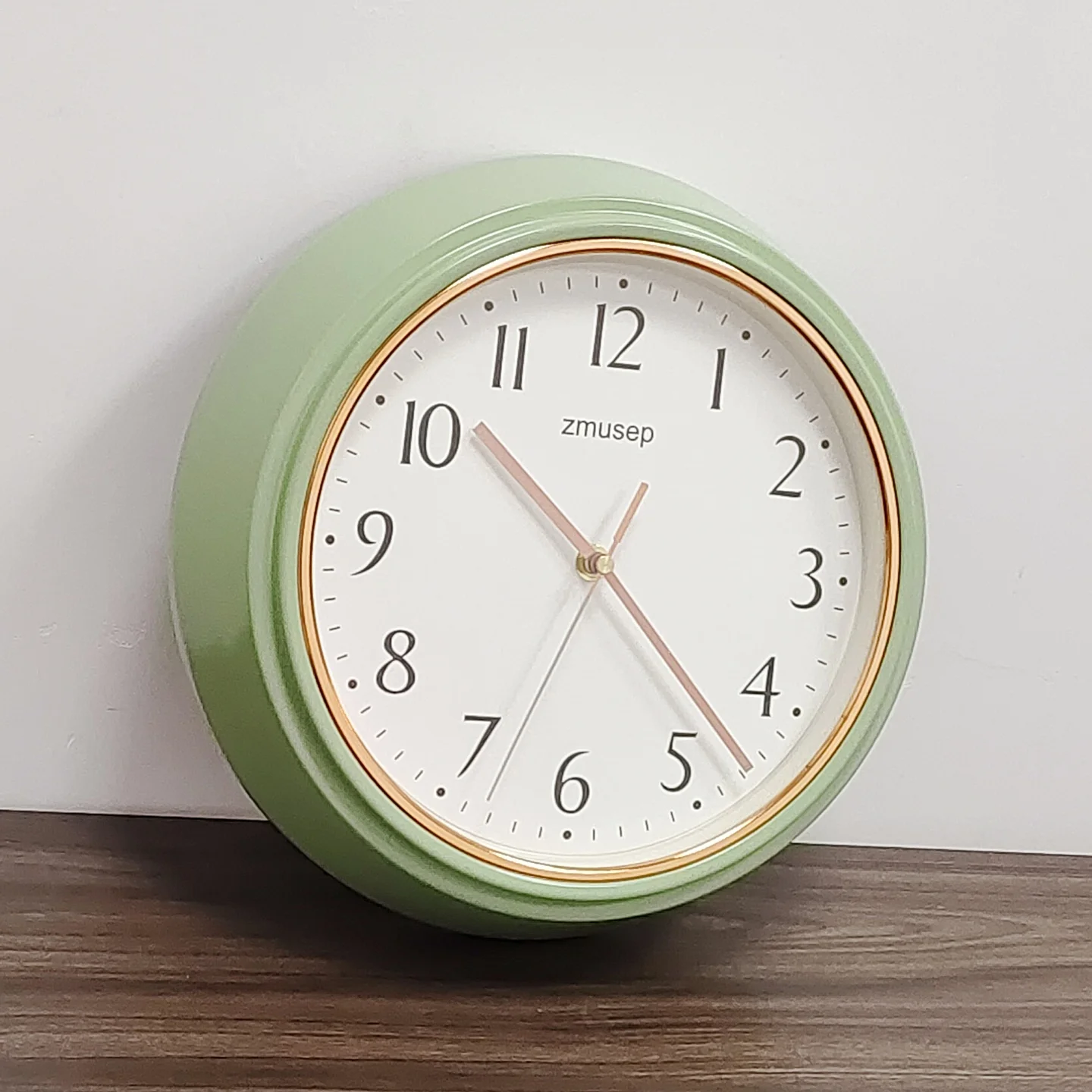 2025 New Nordic Metal Wall Clock Modern Minimalist Quartz Clock for Home Living Room Silent Round Bedroom Consumer Electronics