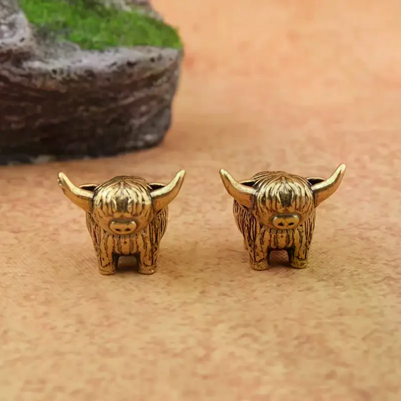 Solid Brass Highland Cow Figurine Fine Craft Retro Appearance Mini Bull Statue for Home Desk Decoration and Small Gift Ornament