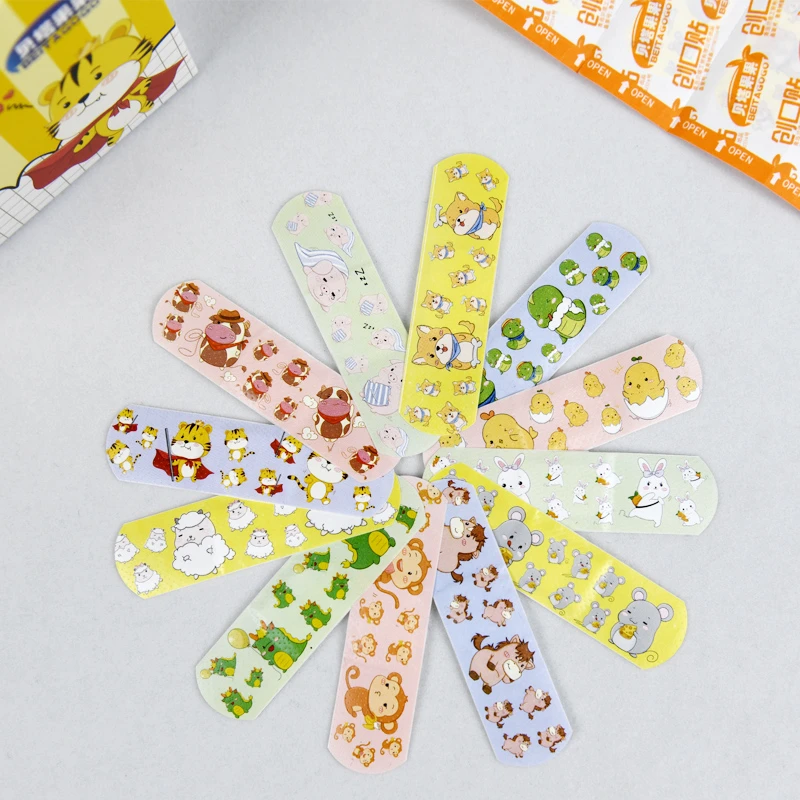 120 Pcs Cartoon Erste Band Aid Selbst-Adhesive Gips Bandagen Notfall Kit für Kinder Wasserdicht Atmungsaktiv Wunde Streifen