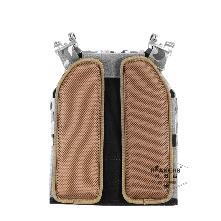 通気性メッシュパッド、ベスト放熱バッファー、断熱パッドで裏地をしたタクティカルベスト