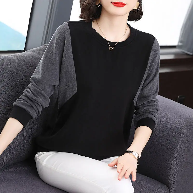 Large Size Women's Long Sleeved T-shirt with Contrasting Color Base Middle-aged Outfit, Noble Mother's Loose Top