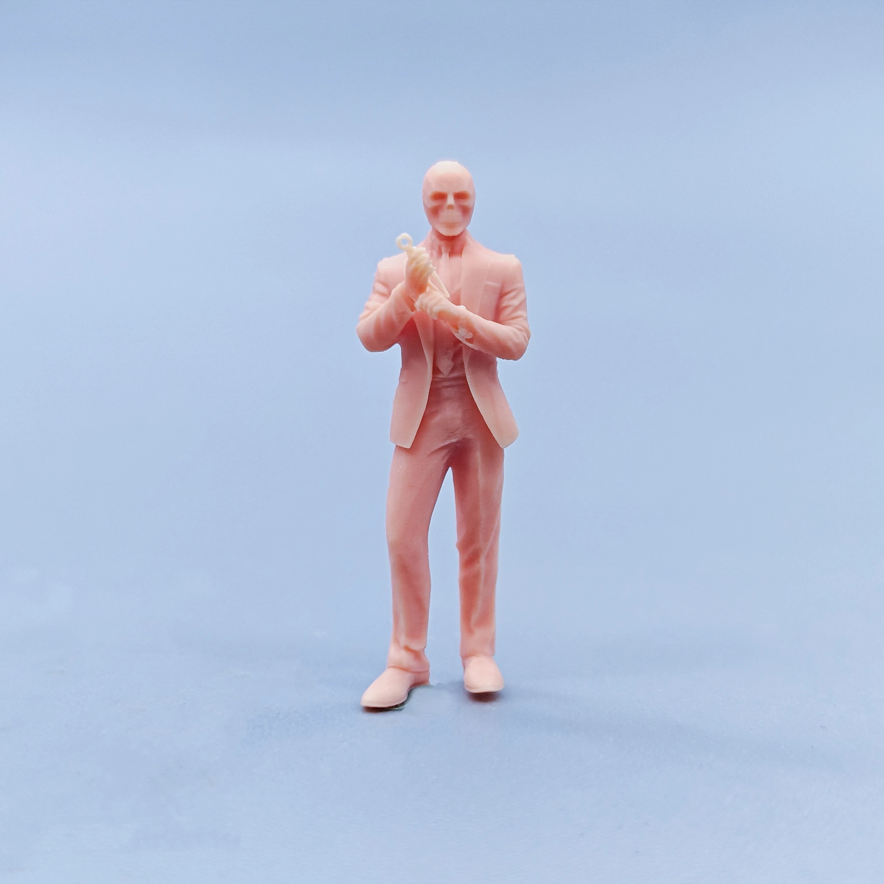 1/64 Figurines Scale Model Resin Mask Pliers Man Uncolored Miniatures Diorama Hand-painted D511