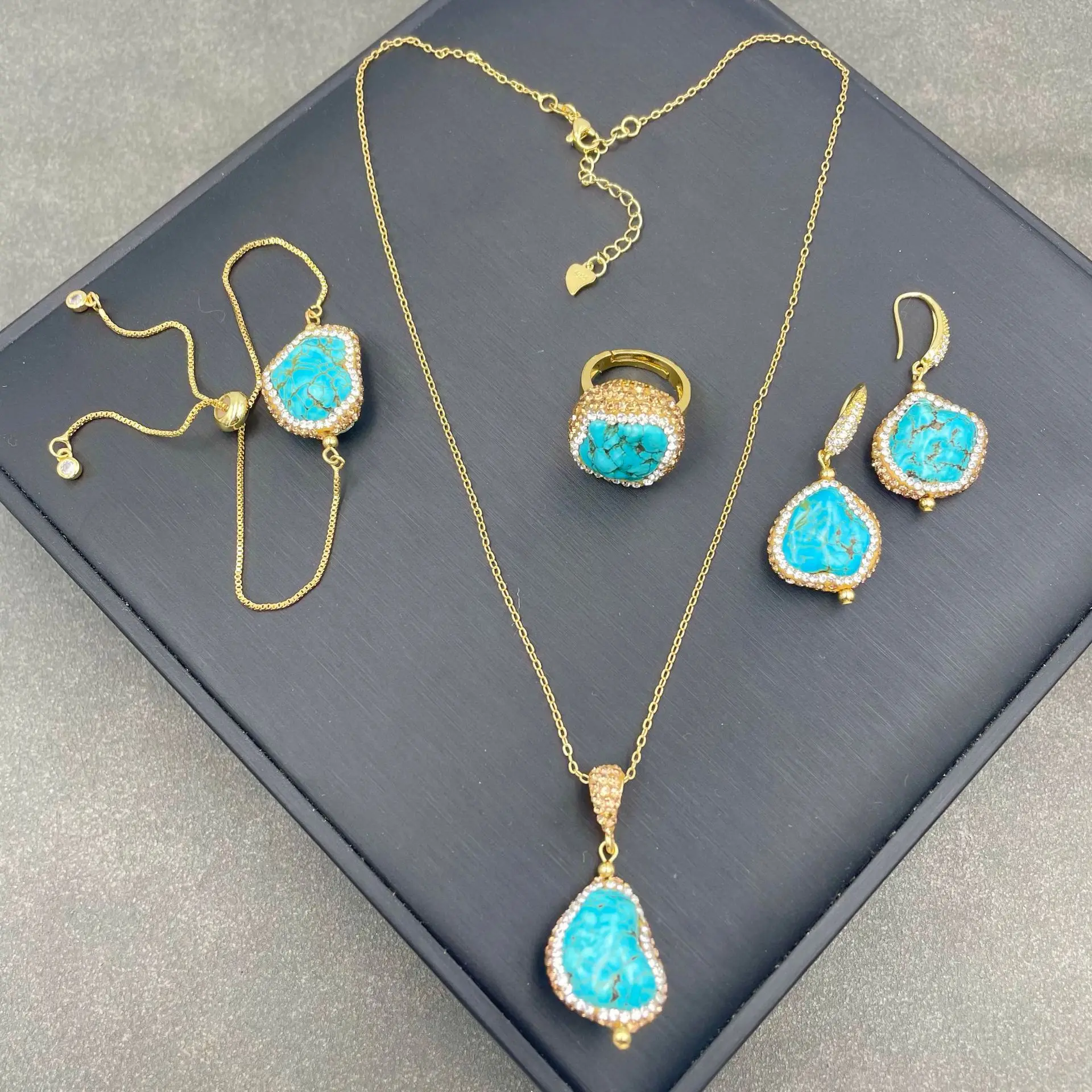 

ST063 Niche Personalized Irregular Turquoise And Rhinestone Inlaid Accessories Artistic Retro Light Luxury Jewelry Set