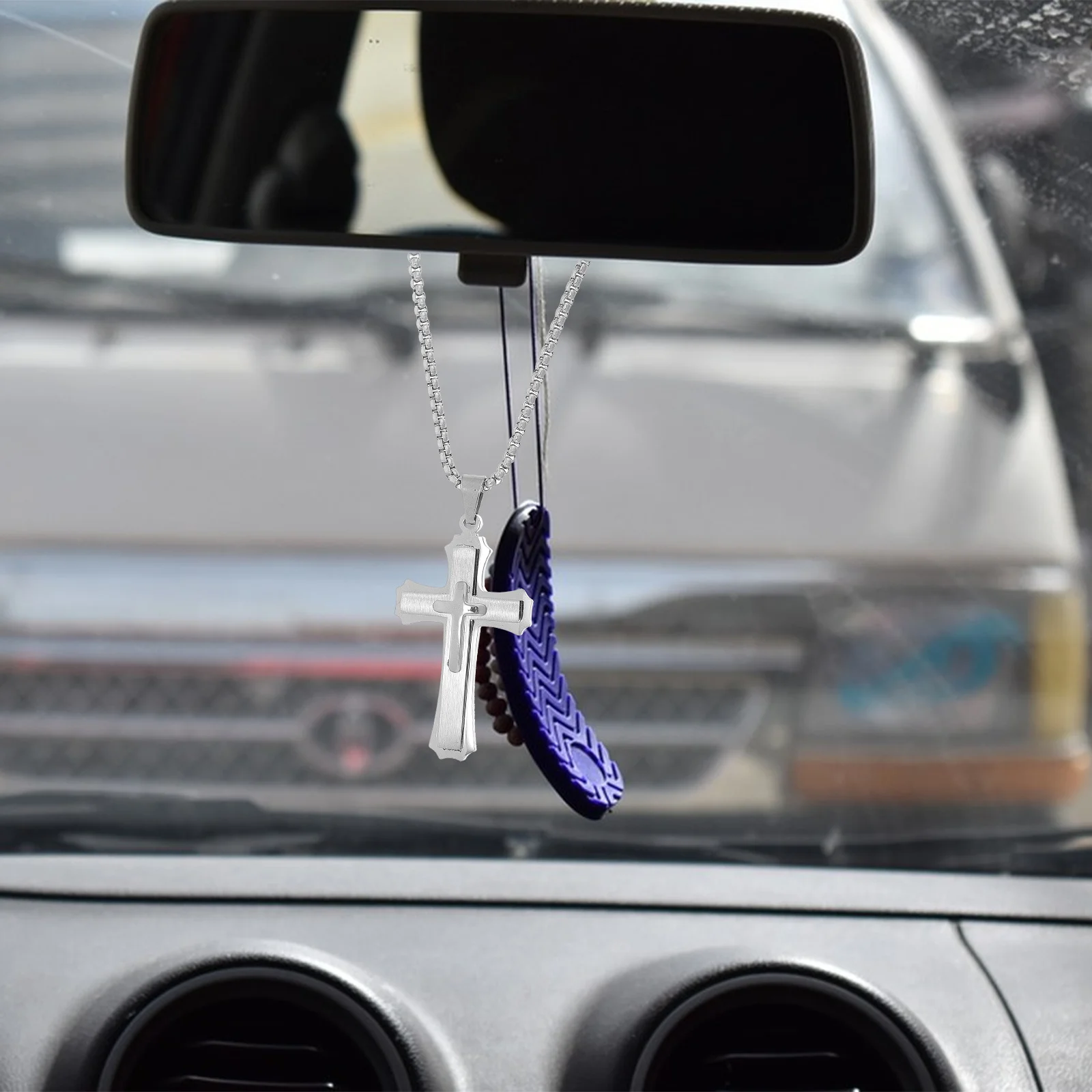 

Elegant Metal Ornament Durable Rearview Mirror Pendant Auto Interior Decorative Car Hanging Ornament