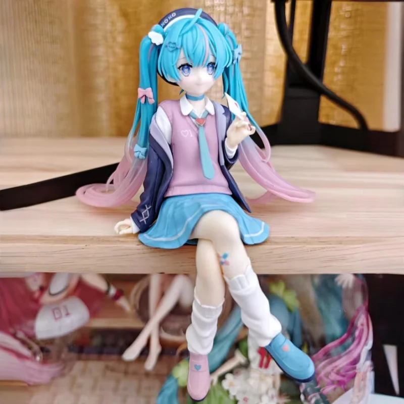Echte Furyu Hatsune Miku Miku V Liefde Pak Model Prachtige Home Decoraties Leuke Originele Beeldje Verjaardagscadeau Trend Spelen Speelgoed